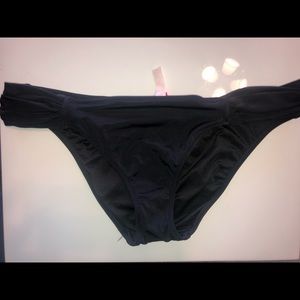 NEVER WORN VICTORIA SECRET KNOCKOUT BIKINI BOTTOM